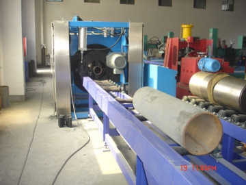 Sistema de transporte de tubos para máquina de biselamento