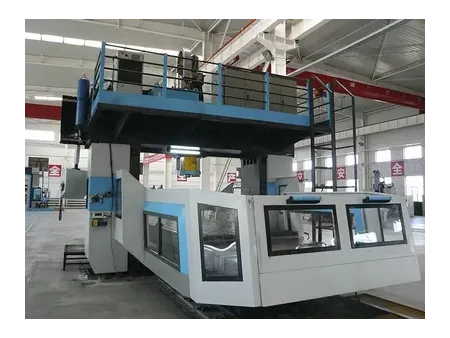 Mandriladora e fresadora CNC portal, Mandriladora e fresadora CNC portal com pórtico fixo e mesa móvel