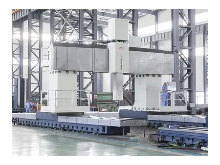 Mandriladora e fresadora CNC portal, Mandriladora e fresadora CNC portal com pórtico móvel e mesa fixa