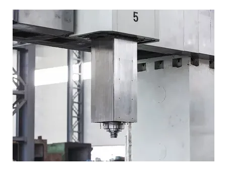 Mandriladora e fresadora CNC portal, Mandriladora e fresadora CNC portal com pórtico móvel e mesa fixa