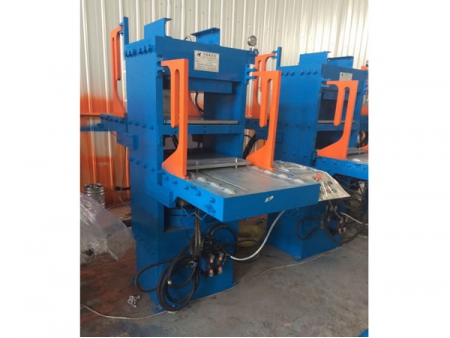Máquina de moldagem por compressão de solas de borracha