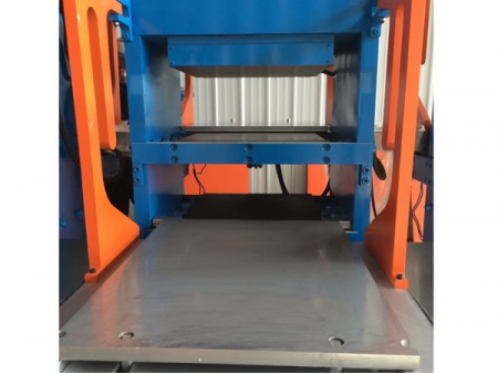 Máquina de moldagem por compressão de solas de borracha