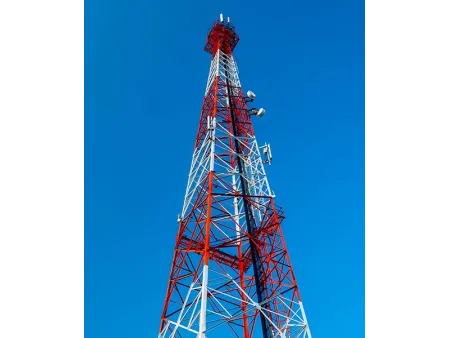 Torre de telecomunicação cantoneira quadrada