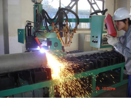 Máquina de corte e biselamento por plasma de tubo com banco de rolos