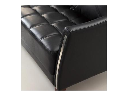 Sofá de couro preto de 3 lugares