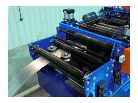 Máquina perfiladeira de calhas automática