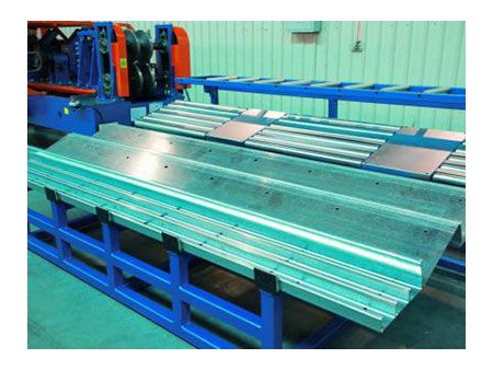 Máquina perfiladeira de calhas automática
