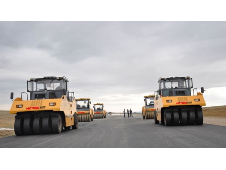 Pavimentadora de asfalto (Modelos SUM820/SUM820YE)