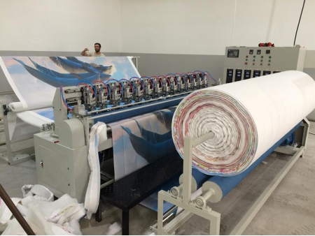 Máquina de bordar e matelar ultrassônicas