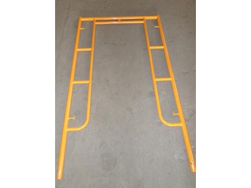 Estrutura de passarela para andaime tubular com trava tipo flip