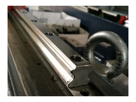 Centro de usinagem vertical CNC (2 guias lineares)，Série L-850
