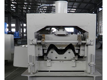 Máquina para fabricação de rails de auto estrada