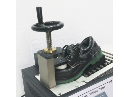 Máquina para ensaio de dureza GT-KA16