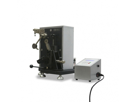 Máquina para determinação da resistência à fadiga  (ensaio de saltos de calçado)