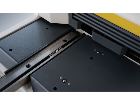 Guilhotina hidráulica CNC