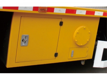 Caminhão espargidor de asfalto <br/><small>(com rolo compactador vibratório e martelo hidráulico)</small>