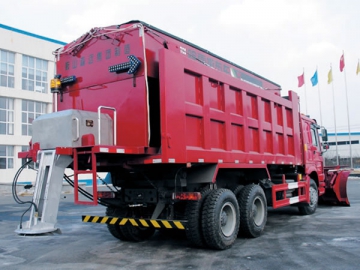 <strong>Caminhão limpa-neve</strong> multifuncional
